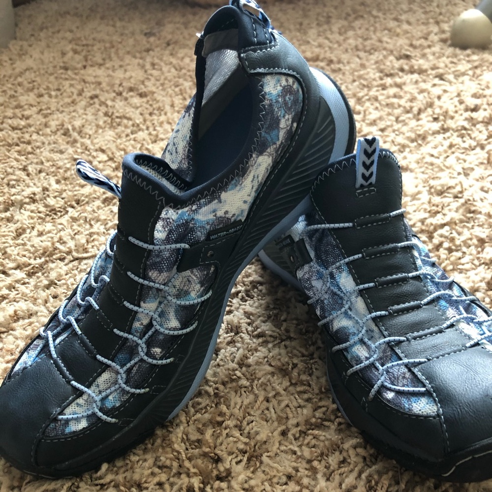 Jambu Womens Navy Camo 7.5 EUC